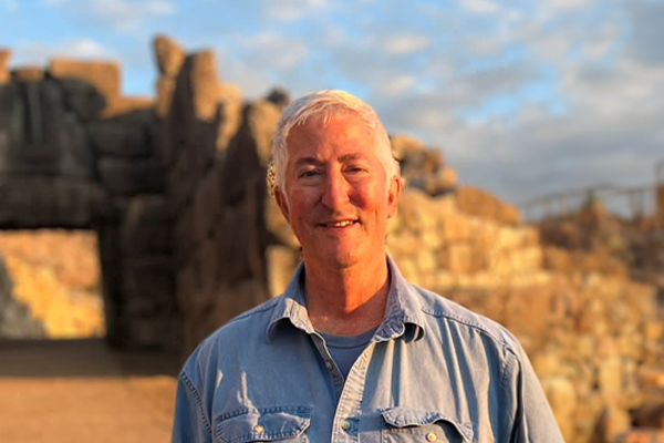 headshot of Eric Cline